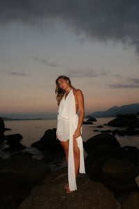 Blusa blanca destacada