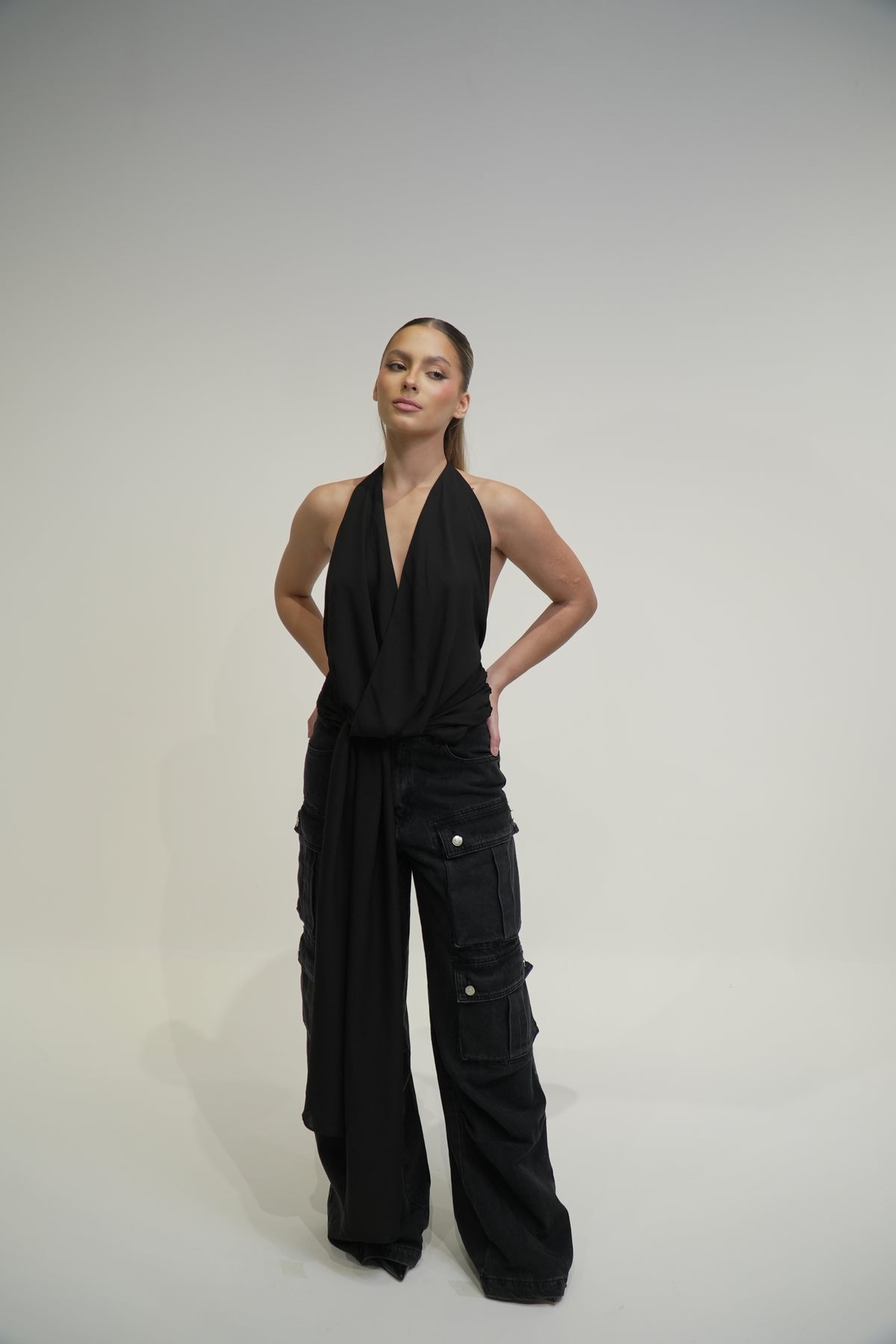 Blusa negra con foco