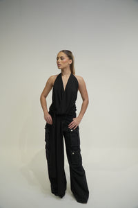 Blusa negra con foco