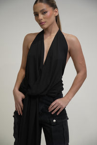 Blusa negra con foco