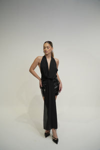 Blusa negra con foco