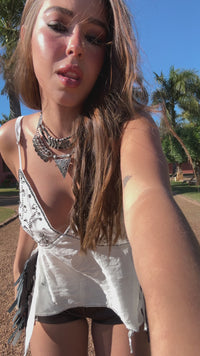 Stories de Blusa Branca Bordados